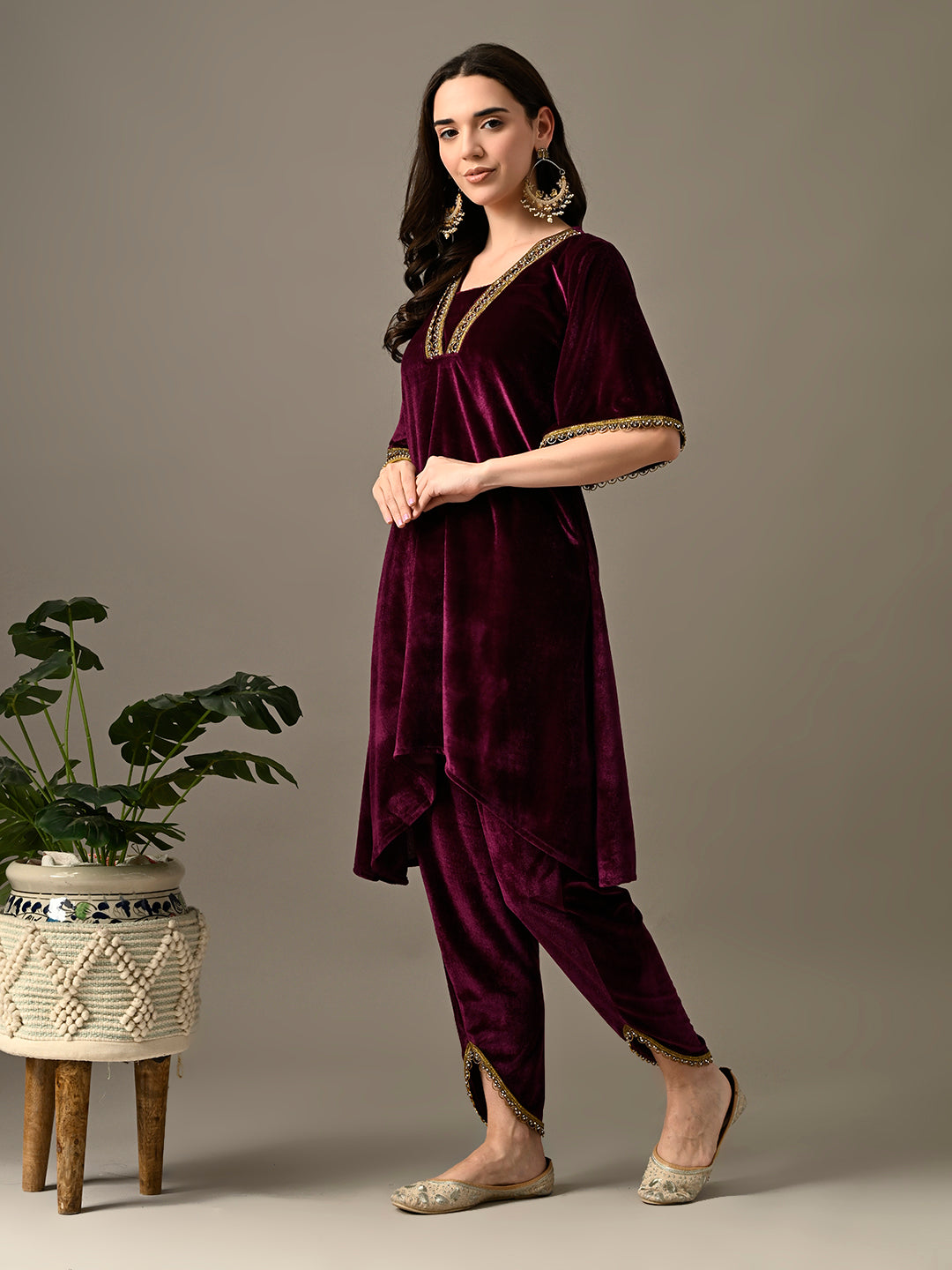 Myshka Women's Magenta Velvet Kurta Pant