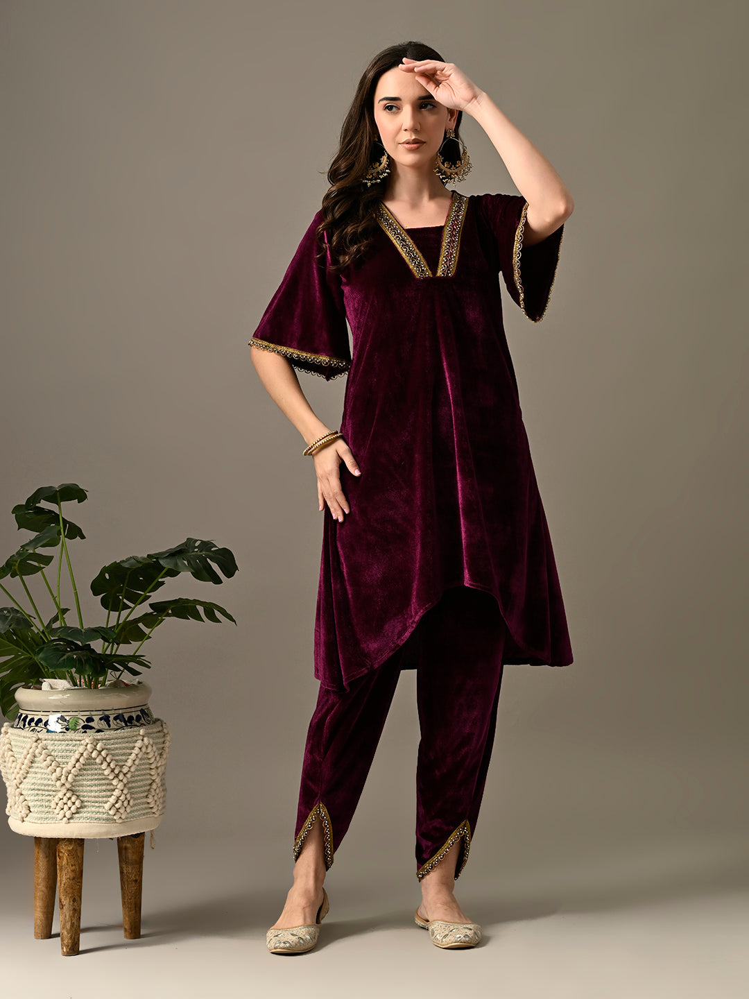 Myshka Women's Magenta Velvet Kurta Pant