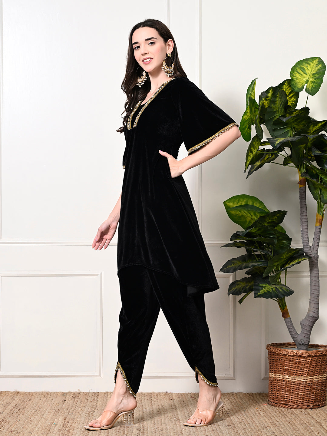 Myshka Women's Black Velvet Kurta Pant