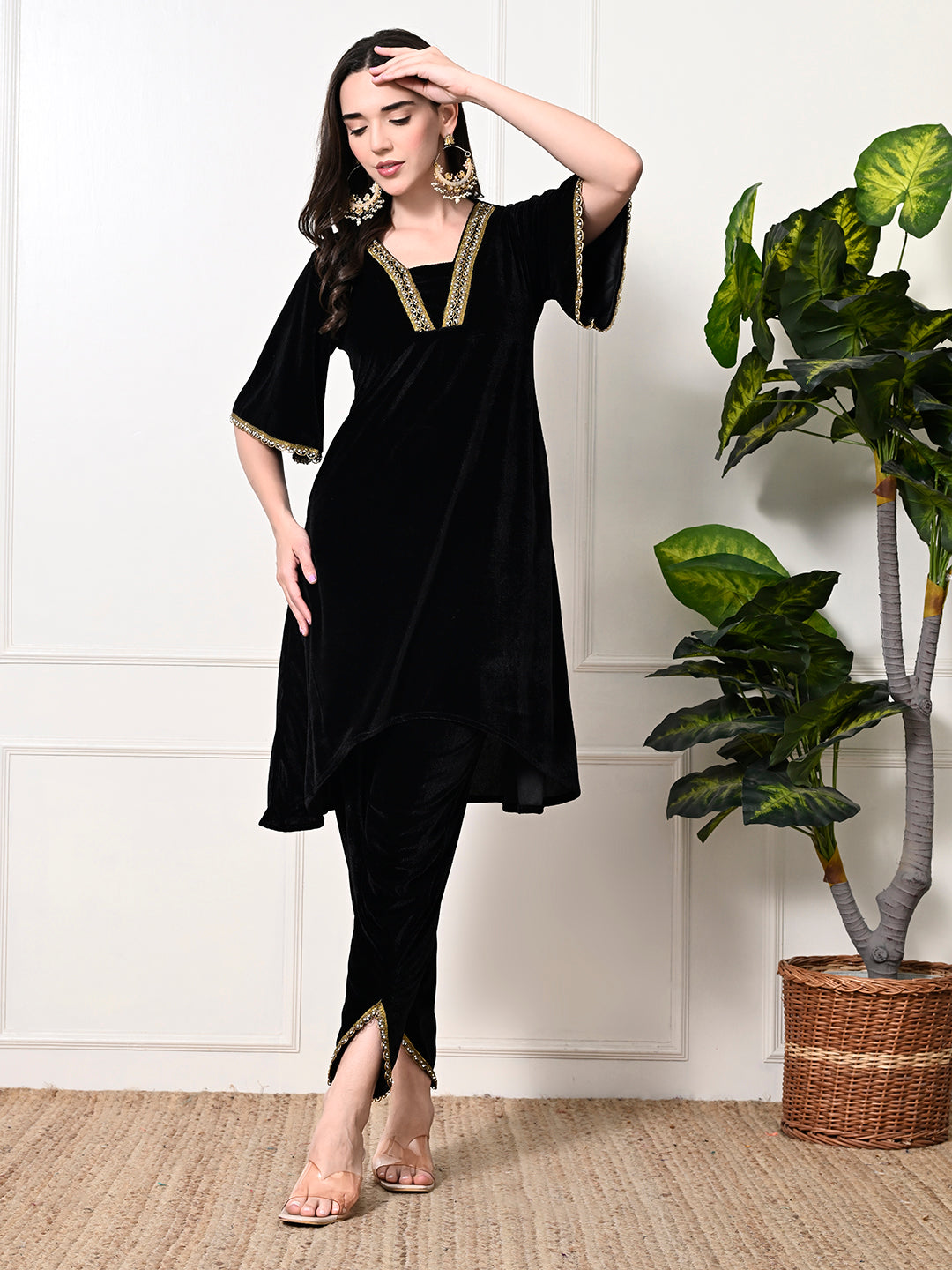 Myshka Women's Black Velvet Kurta Pant