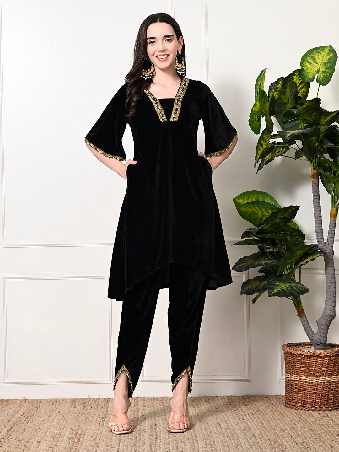 Myshka Women's Black Velvet Kurta Pant