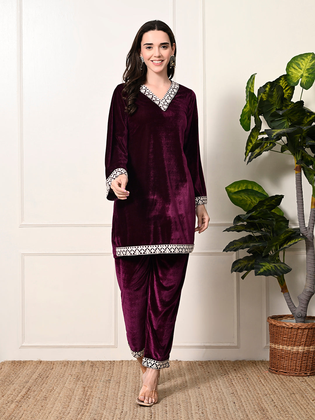 Myshka Women's Magenta Velvet Kurta Pant