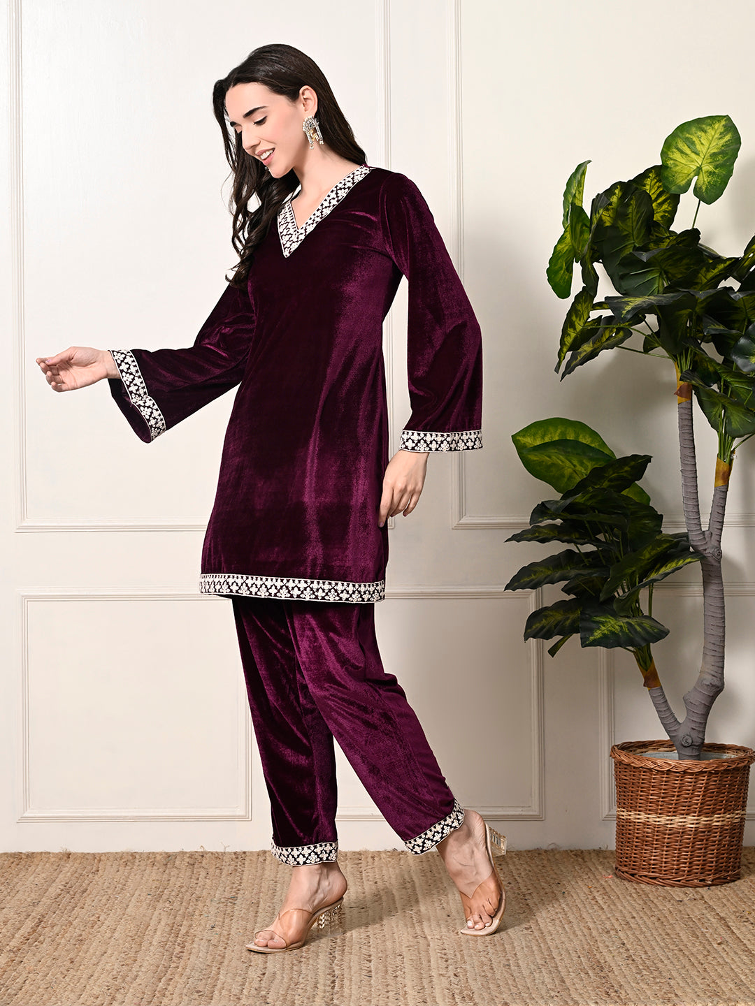 Myshka Women's Magenta Velvet Kurta Pant