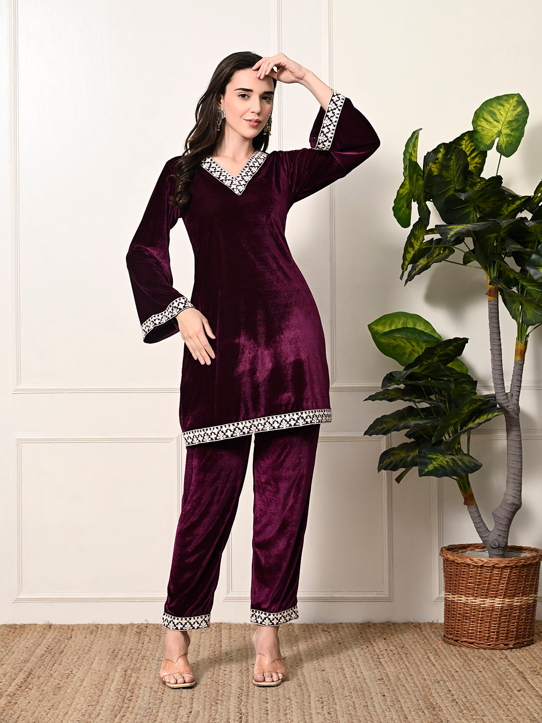 Myshka Women's Magenta Velvet Kurta Pant