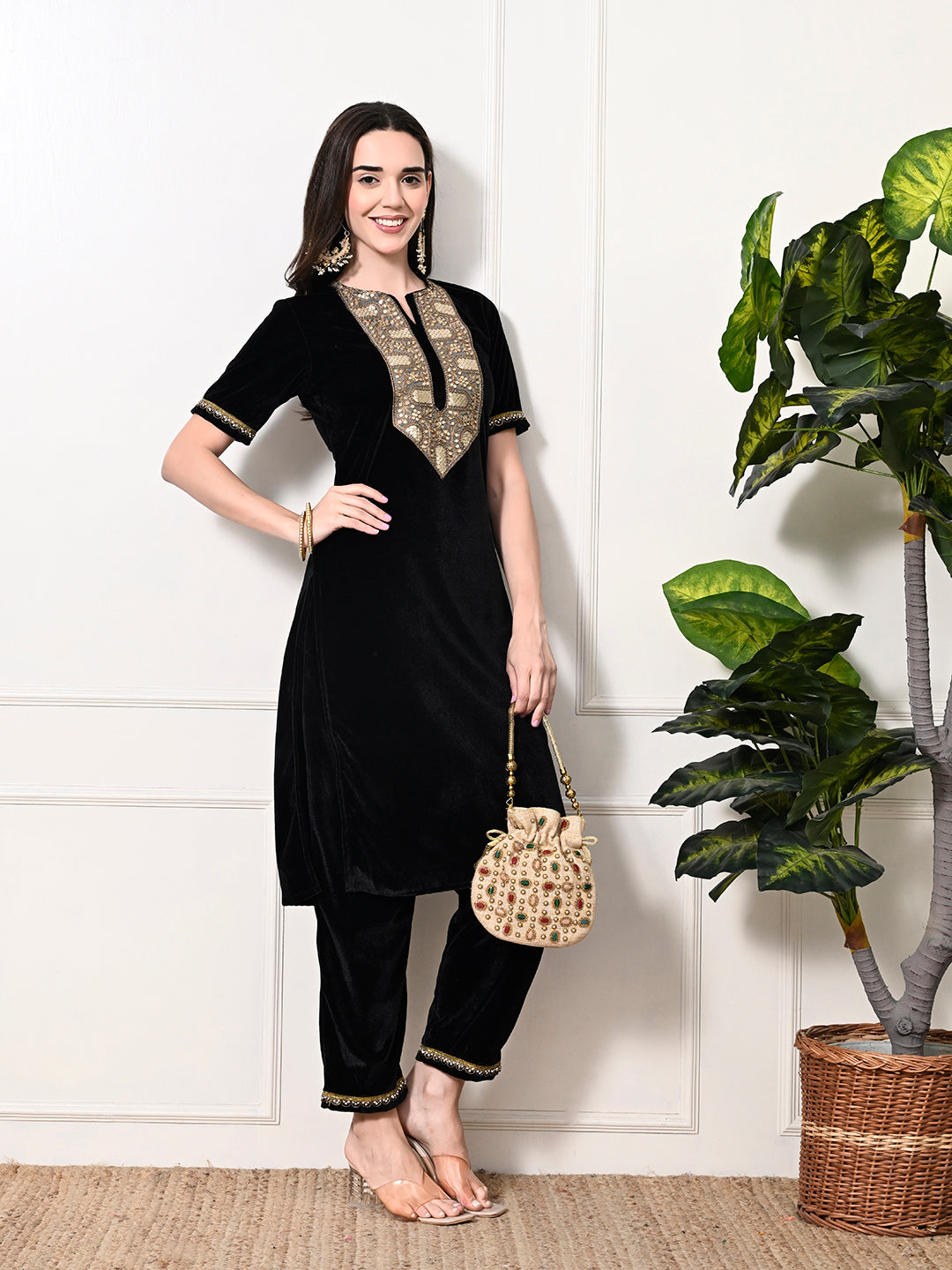 Myshka Women's Black Velvet Kurta Pant