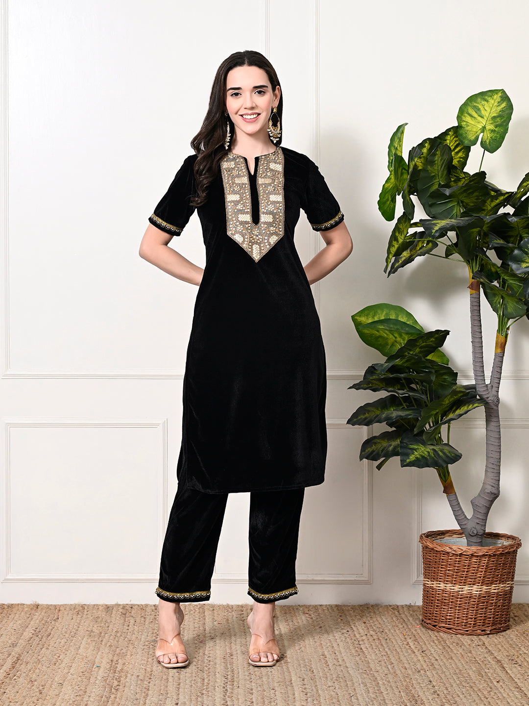 Myshka Women's Black Velvet Kurta Pant