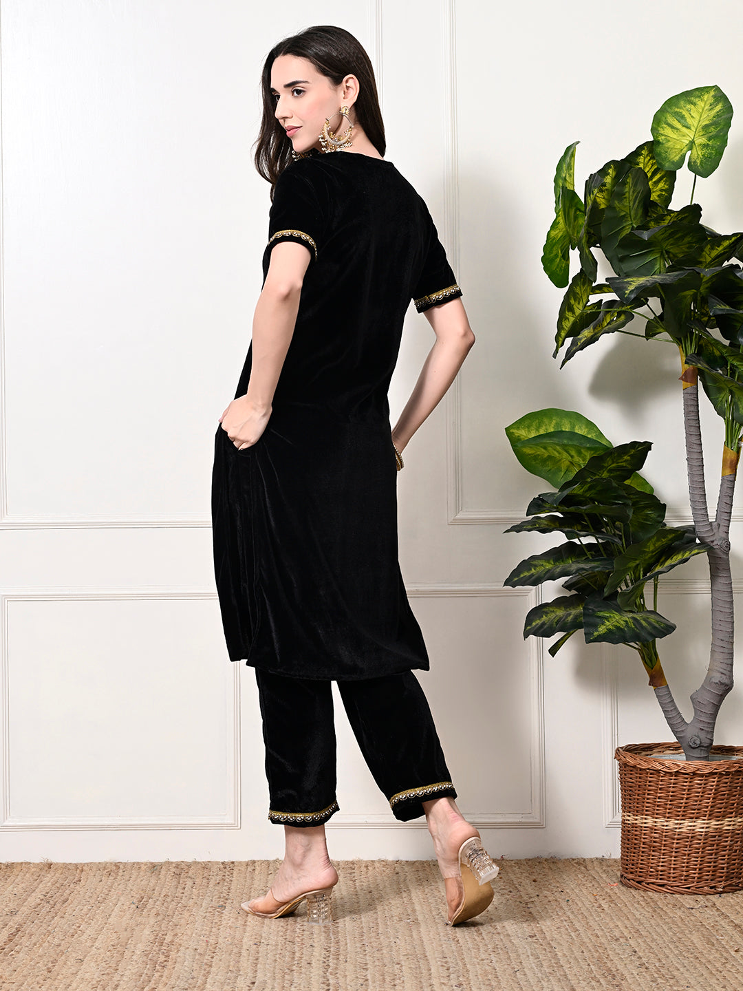 Myshka Women's Black Velvet Kurta Pant