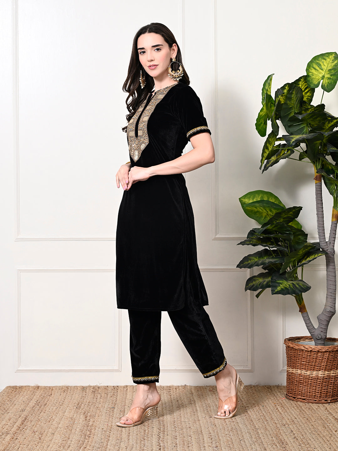 Myshka Women's Black Velvet Kurta Pant