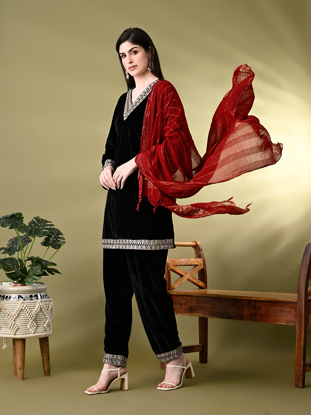 Myshka Women's Black Velvet Kurta Pant With Dupatta Set