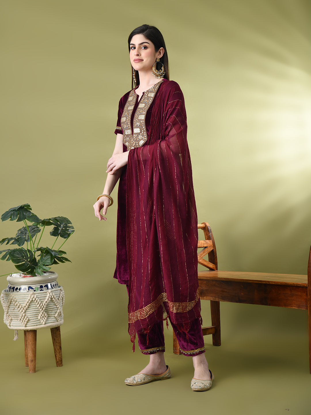 Myshka Women's Magenta Velvet Kurta Pant With Dupatta Set